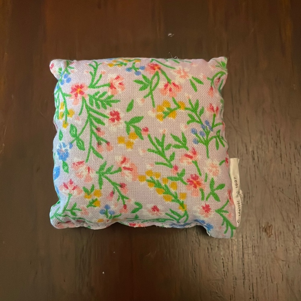 1980s Cottage Dream Sofa Pillow